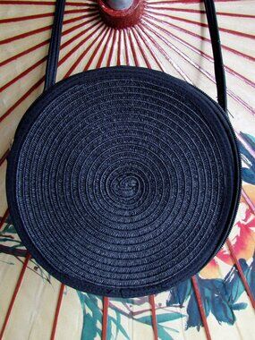 ROUND BLACK HANDBAG, RIBBED w ZIP & SHOULDER STRAP, EYE-CATCHING & DIFFERENT!